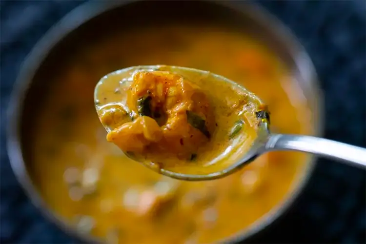 Camarão com Curry e Especiarias
