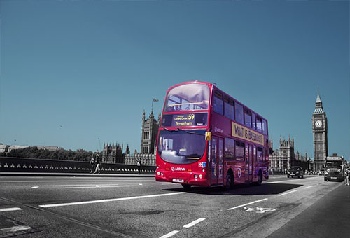 Imagem de tráfego em Londres, Inglaterra.