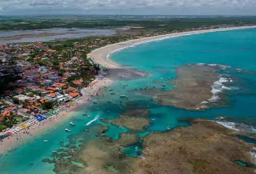 Imagem aérea de porto de galinhas no Brasil